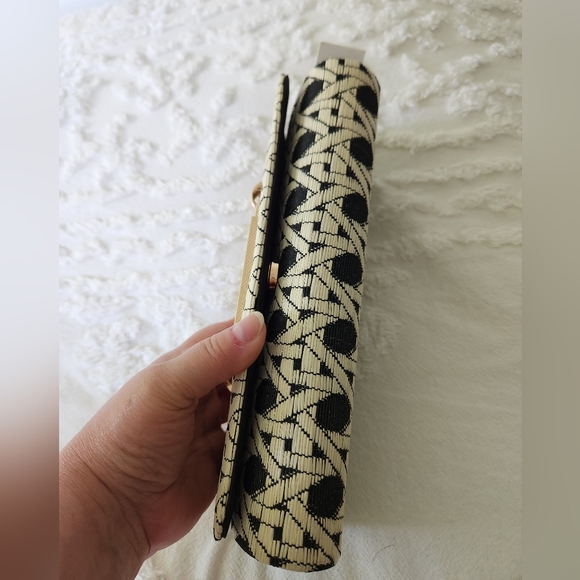 NWT Sindra Robert's Convertible Weave Pattern Clutch. Beautiful with chain strap - Picture 3 of 8